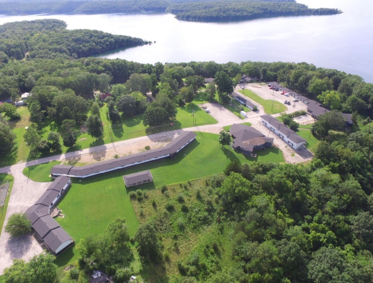 Aerial view of Bel Arco Resort on Bull Shoals Lake